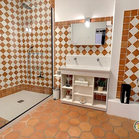 La Bastide Mae Couette-café 3*